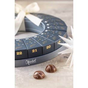 Snow crystal calendar round for 2