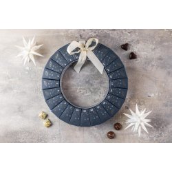 Snow crystal calendar round for 2